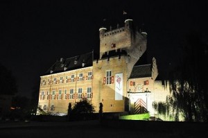 kasteel bij avond