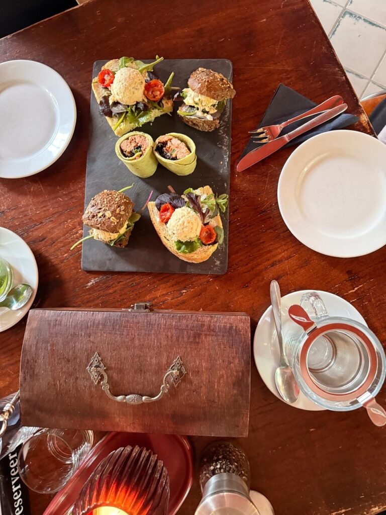 high tea lekker